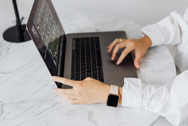 Adaptateurs et batteries pour laptop lenovo
